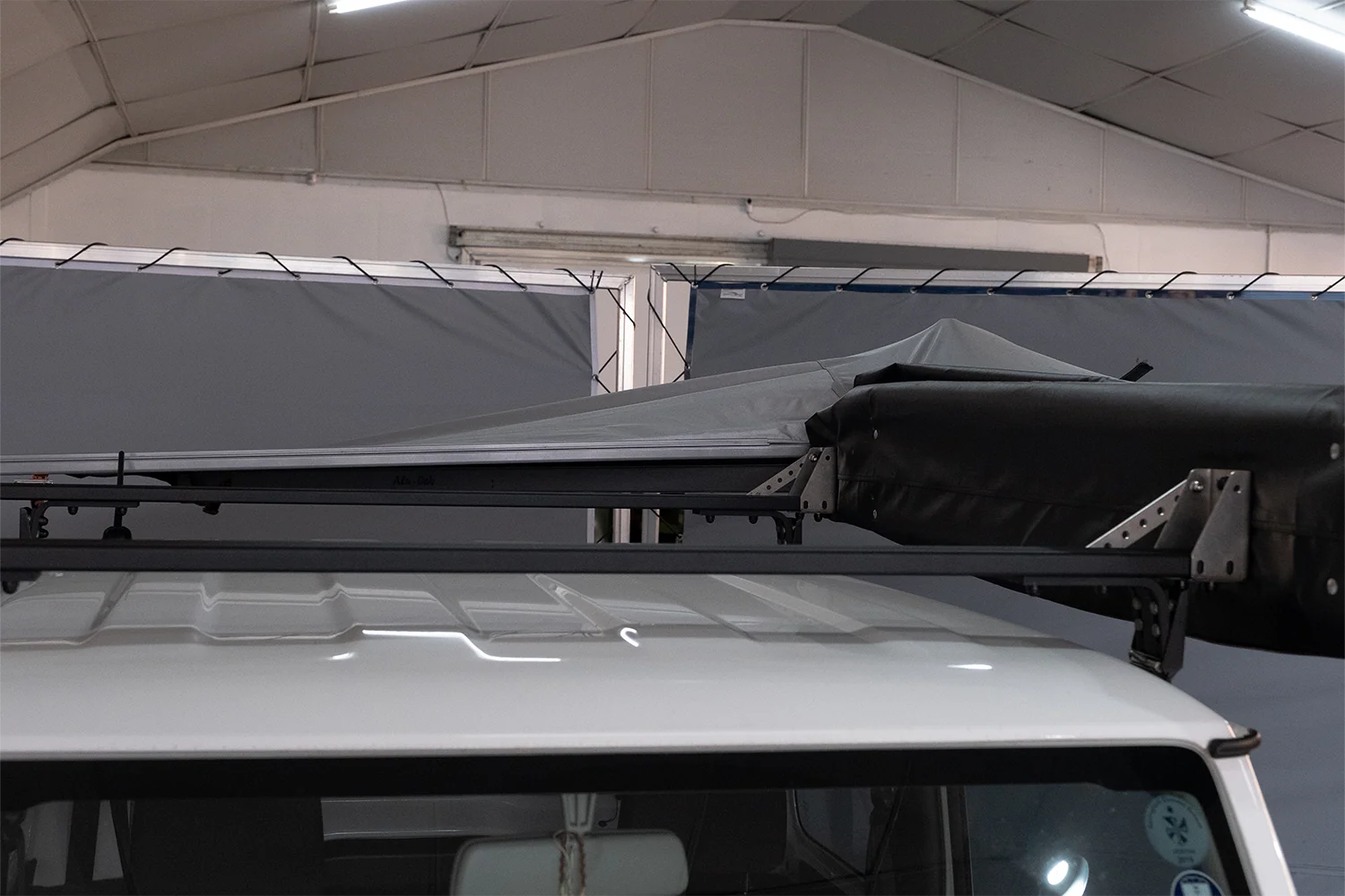 ALU-CAB 2 Meter 270° Shadow Awning (Jimny Models 2018-Current XL 5-Door, GLX & Lite 3-Door)