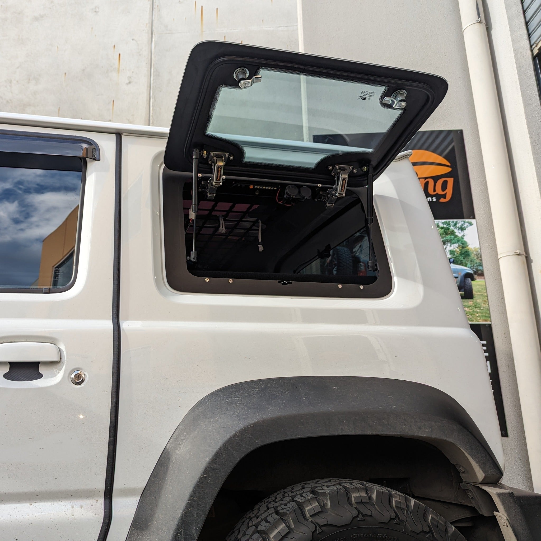 EMUWING Gullwing Style Windows (Jimny Models 2018-Current GLX & Lite 3-Door)