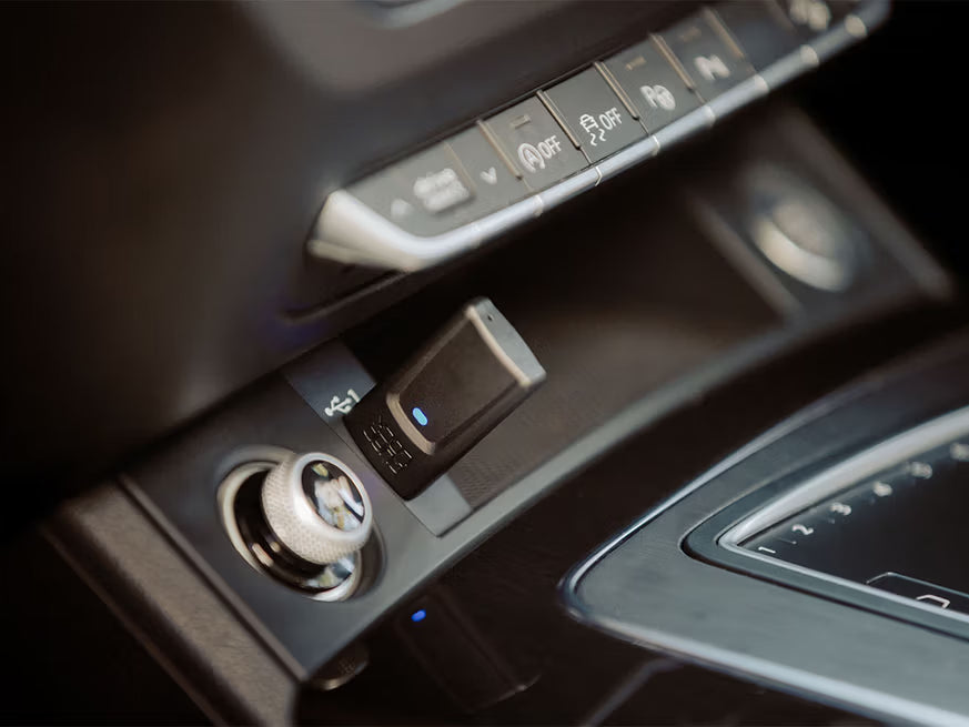 QUAD LOCK Wireless CarPlay/Android Auto Plug N Play USB Adaptor (Jimny Models 2018-Current XL 5-Door, GLX & Lite 3-Door)