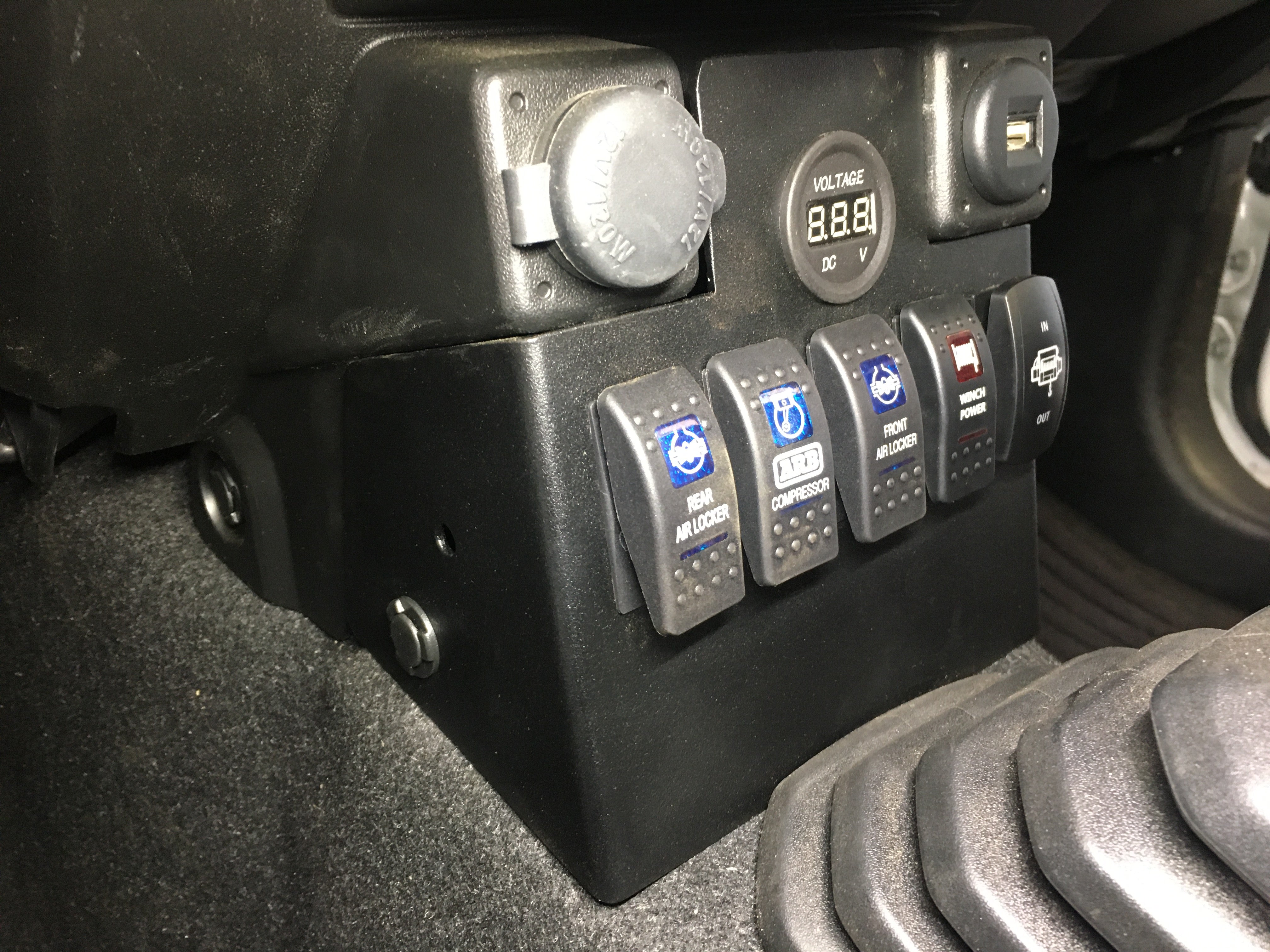 SERIOUSLY SUZI Auxilary Switch Panel - Manual Drive Fitment Only (Jimny Models 2018-Current XL 5-Door, GLX & Lite 3-Door)