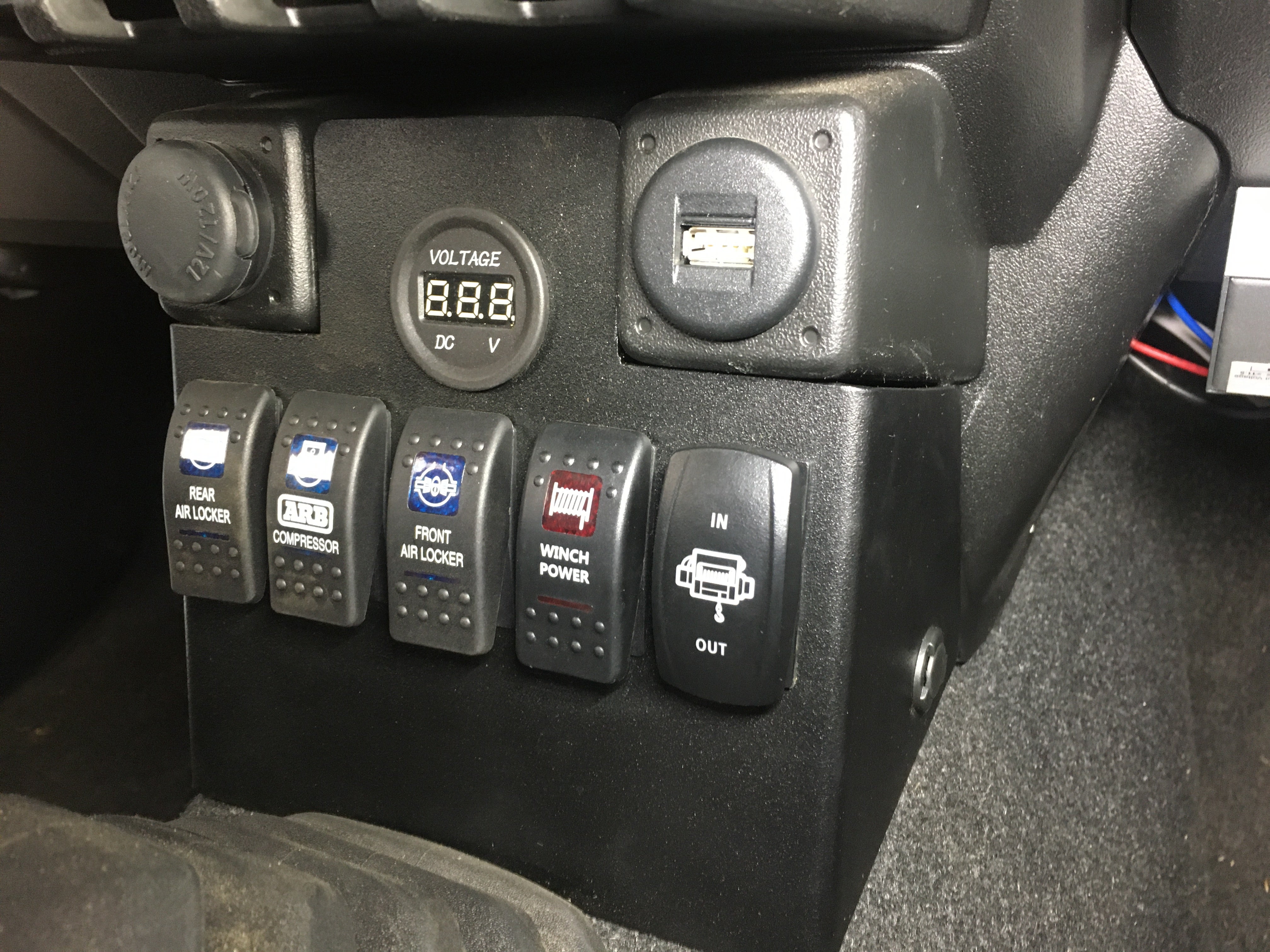 SERIOUSLY SUZI Auxilary Switch Panel - Manual Drive Fitment Only (Jimny Models 2018-Current XL 5-Door, GLX & Lite 3-Door)